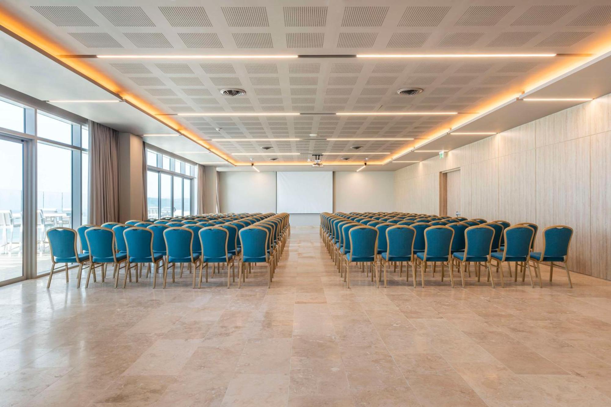 Hilton Hotel 4*
